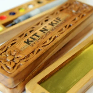 Palette maxi sculptee + pinceau réservoir aquarelle en teck et laiton – (édition limitée)