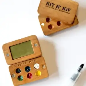 Mini palette voyage aquarelle en bois teck et laiton – (édition limitée)