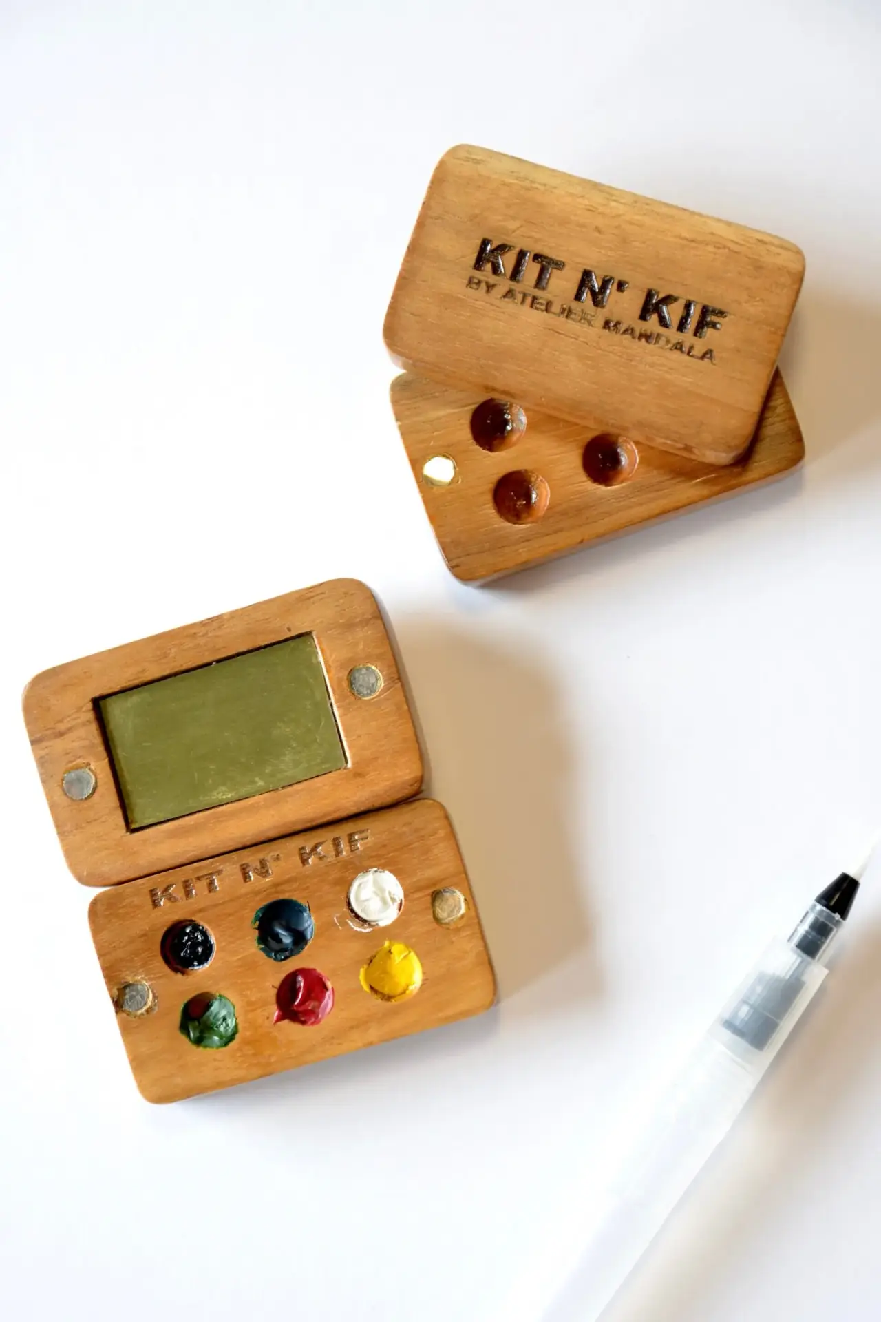 Mini palette voyage aquarelle en bois teck et laiton – (édition limitée)